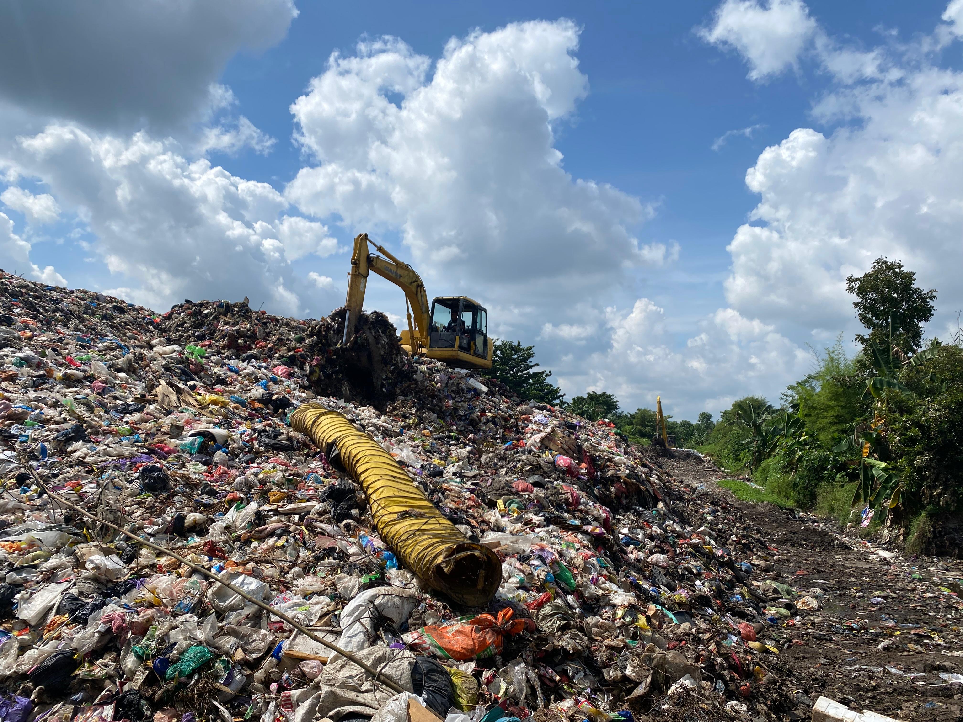 Kondisi tumpukan sampah di TPA Sampit. DOK KALTENGPOS.JAWAPOS.COM