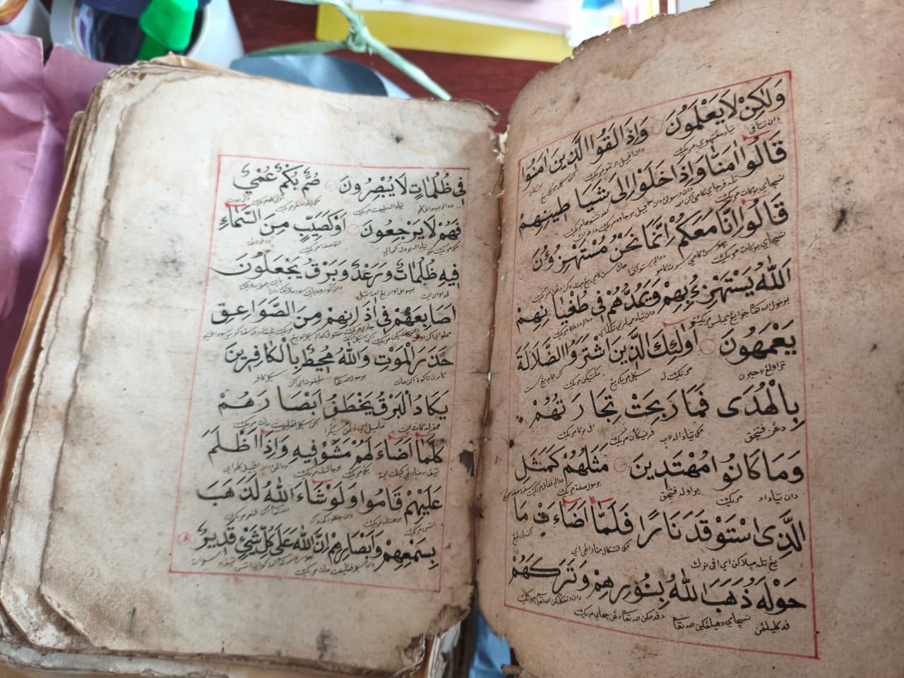 Warisan naskah kuno Al-Qur'an tulisan tangan HM Tasin di Barito Utara. RENO SAPUTRA/KALTENG POS
