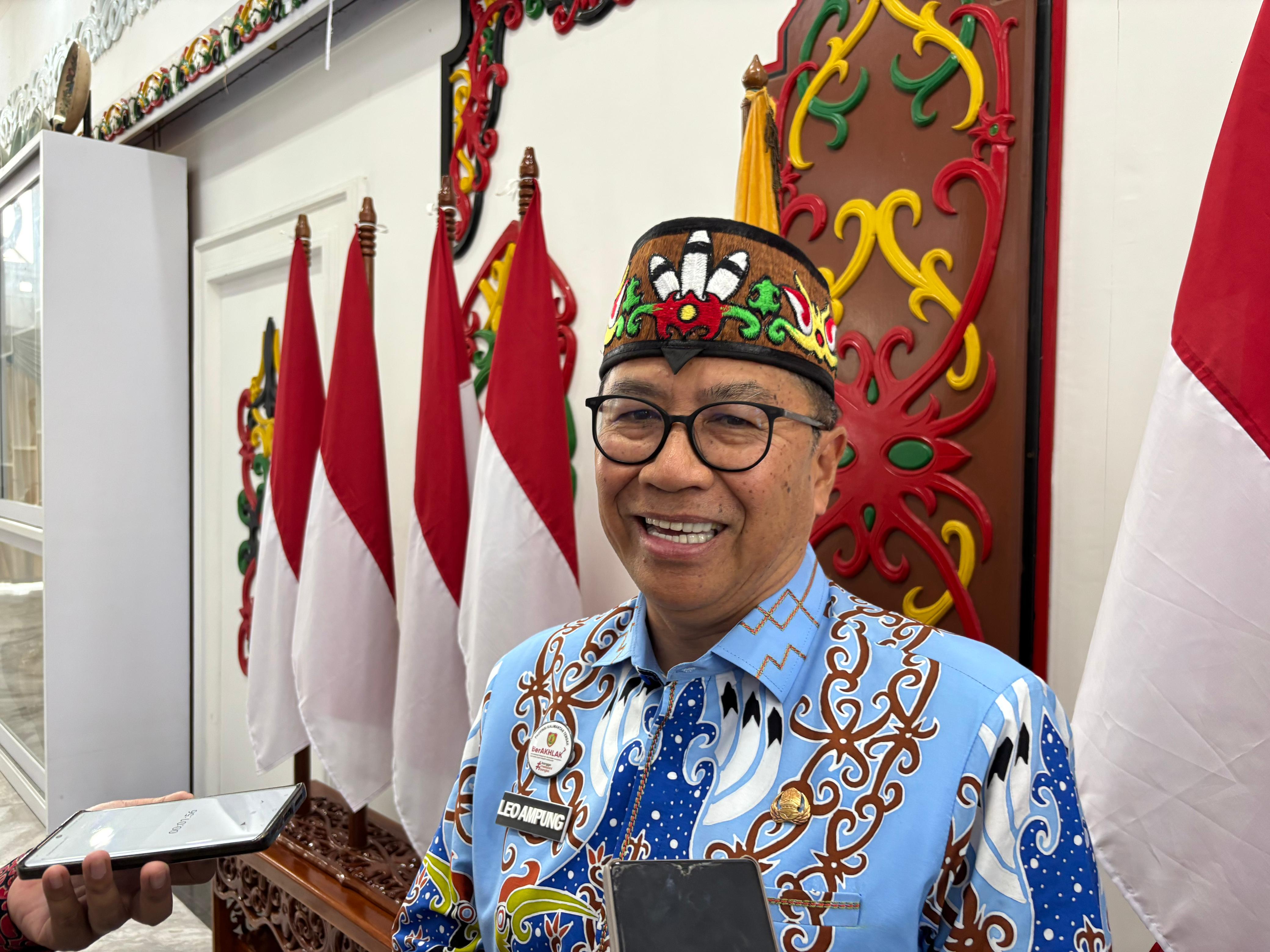 Plt Sekda Leonard S Ampung berbicara soal insentif di tengah efisiensi. RIFQI/KALTENG POS