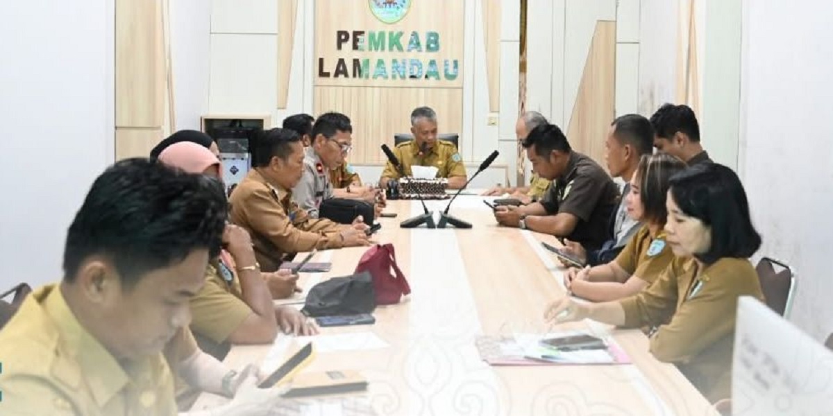 Sekda Lamandau M Irwansyah, saat memimpin rapat koordinasi lintas sektor, di Ruang Rapat Kantor Bupati Lamandau, belum lama ini. HUMAS for KATENG POS