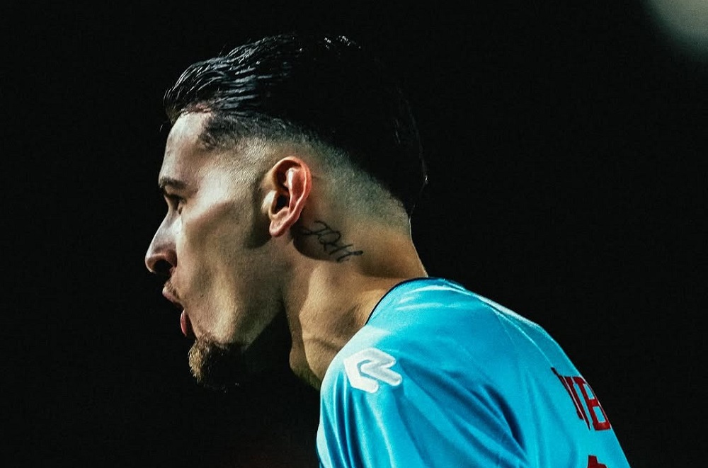 Justin Hubner berselebrasi usai mencetak gol penentu kemenangan Fortuna Sittard atas NEC Nijmegen pada pekan ke-25 Eredivisie 2025/2026. (Sumber: Instagram @justinhubner)