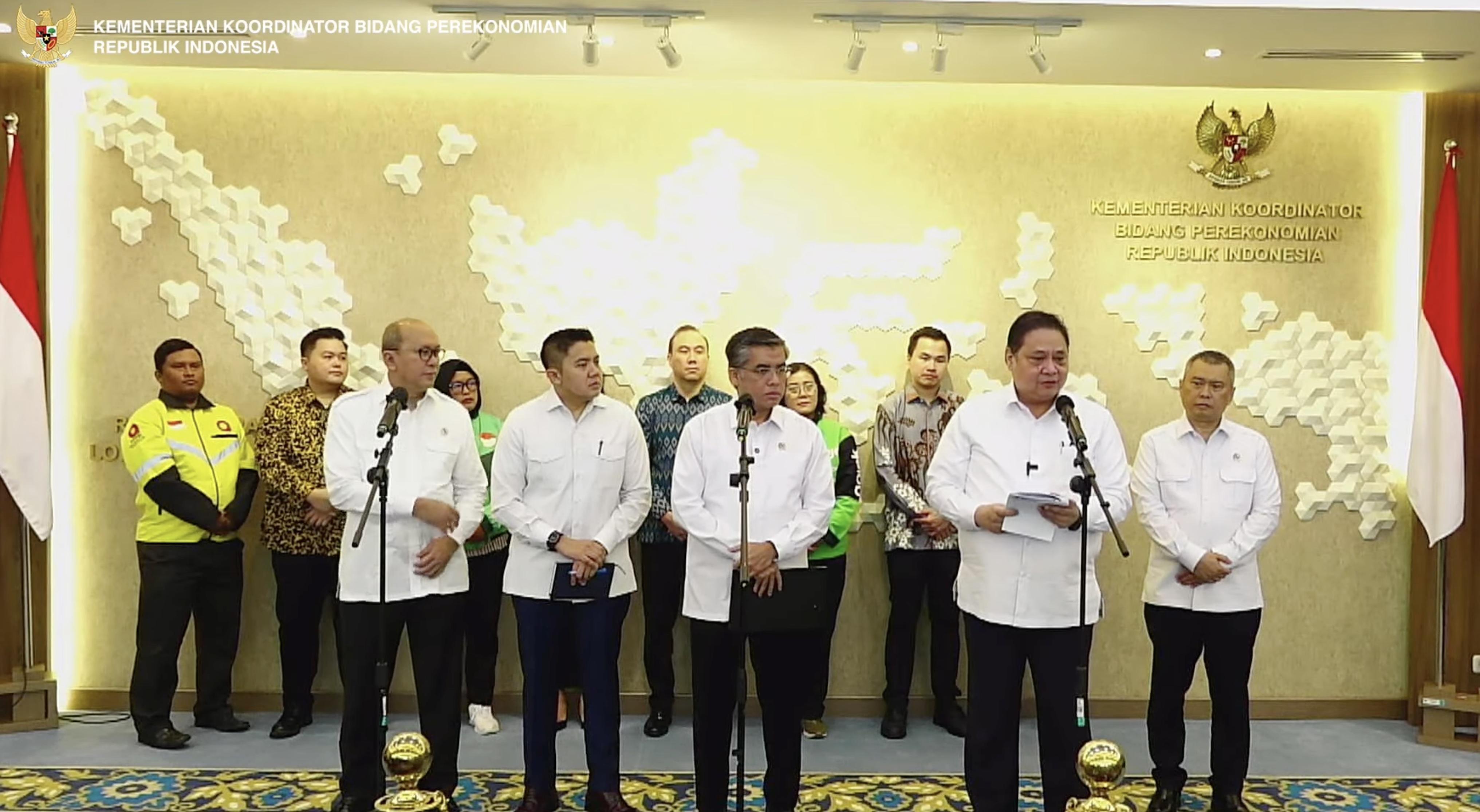 enteri Koordinator (Menko) Bidang Perekonomian Airlangga Hartarto mengumumkan soal THR.SETPRES