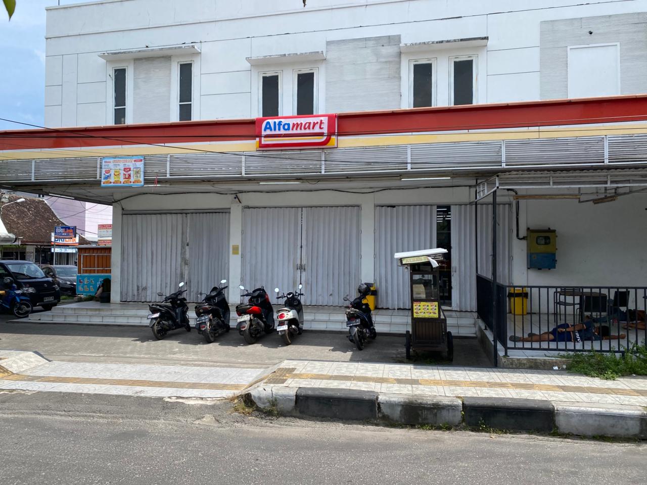 Toko Alfamart di Jalan Ahmad Yani Sampit dibobol. MIFTAH/KALTENGPOS.JAWAPOS.COM