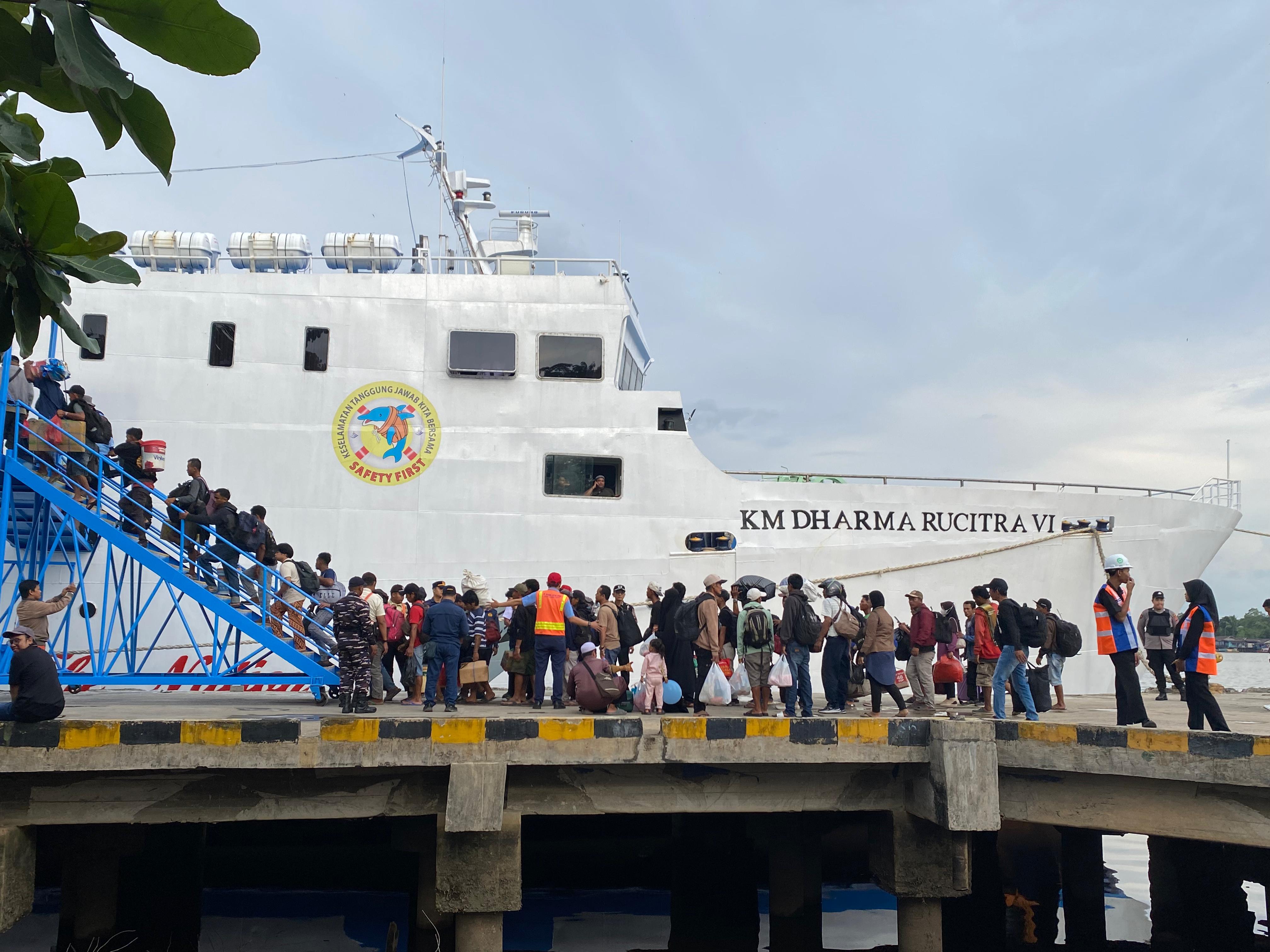Kapal Dharma Rucitra VI membawa penumpang dari Palabuhan Sampit menuju Semarang. MIFTAH/KALTENGPOS.JAWAPOS.COM