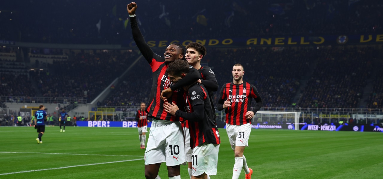 Para pemain AC Milan berselebrasi usai mencetak gol ke gawang Inter Milan dalam laga derbi Milan pada pekan ke-28 Serie A musim 2025&ndash;2026, Senin (9/3/2026) dini hari WIB. (Sumber: acmilan.com)
