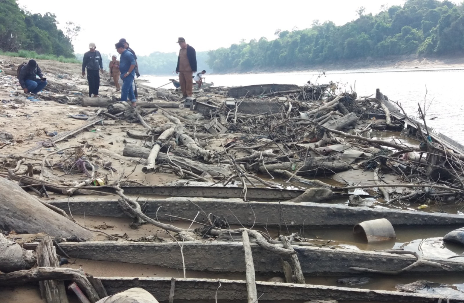 Kapal Onrust yang ditenggelamkan pejuang Indonesia masih terlihat di DAS Barito. DOK.KALTENG POS