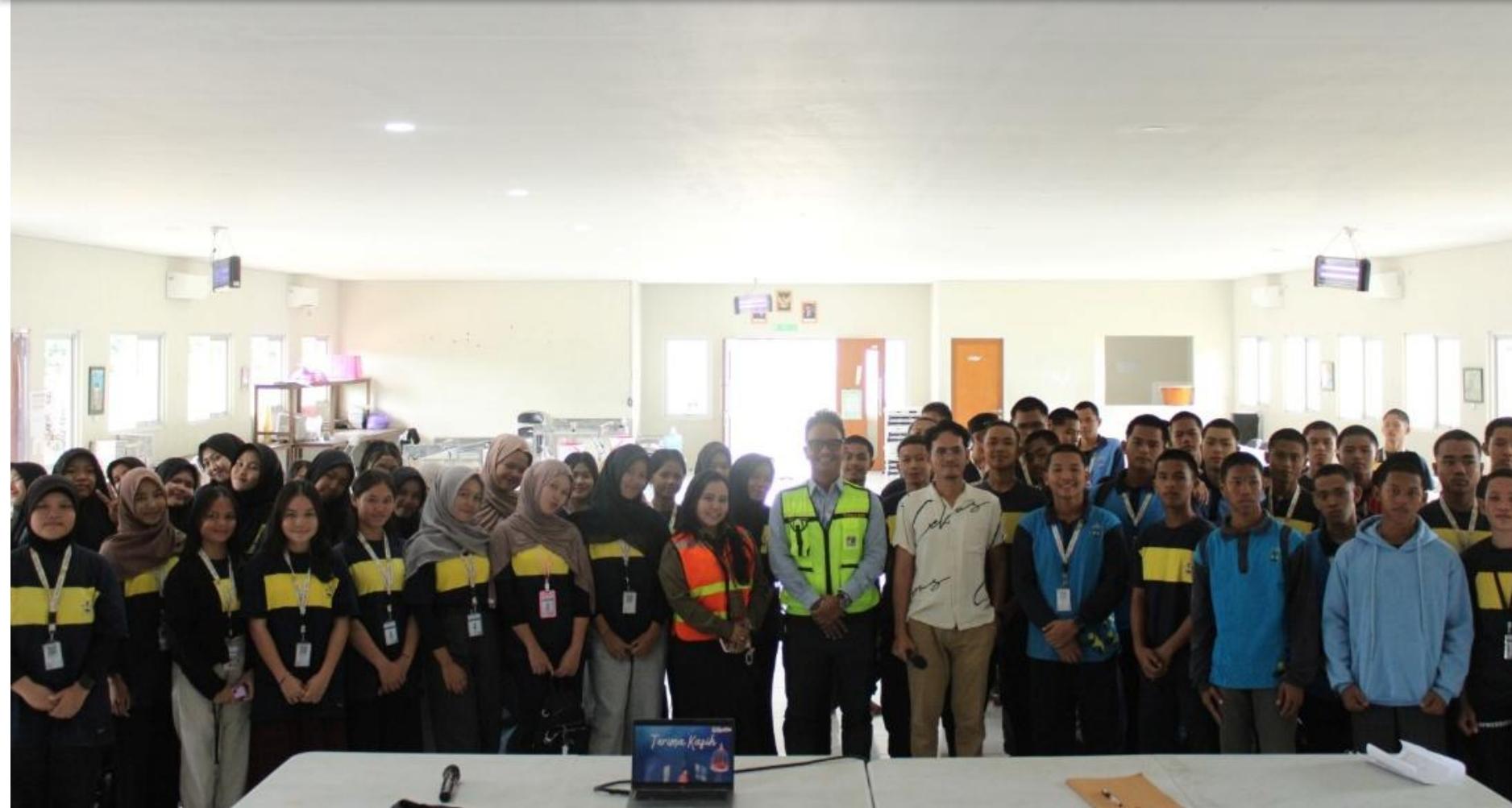 SMK Maharati bekerja sama dengan PT Pamapersada Nusantara Distrik ASMI menggelar seminar bertema &ldquo;Era Digital dan Pemanfaatan Media Sosial&rdquo;.