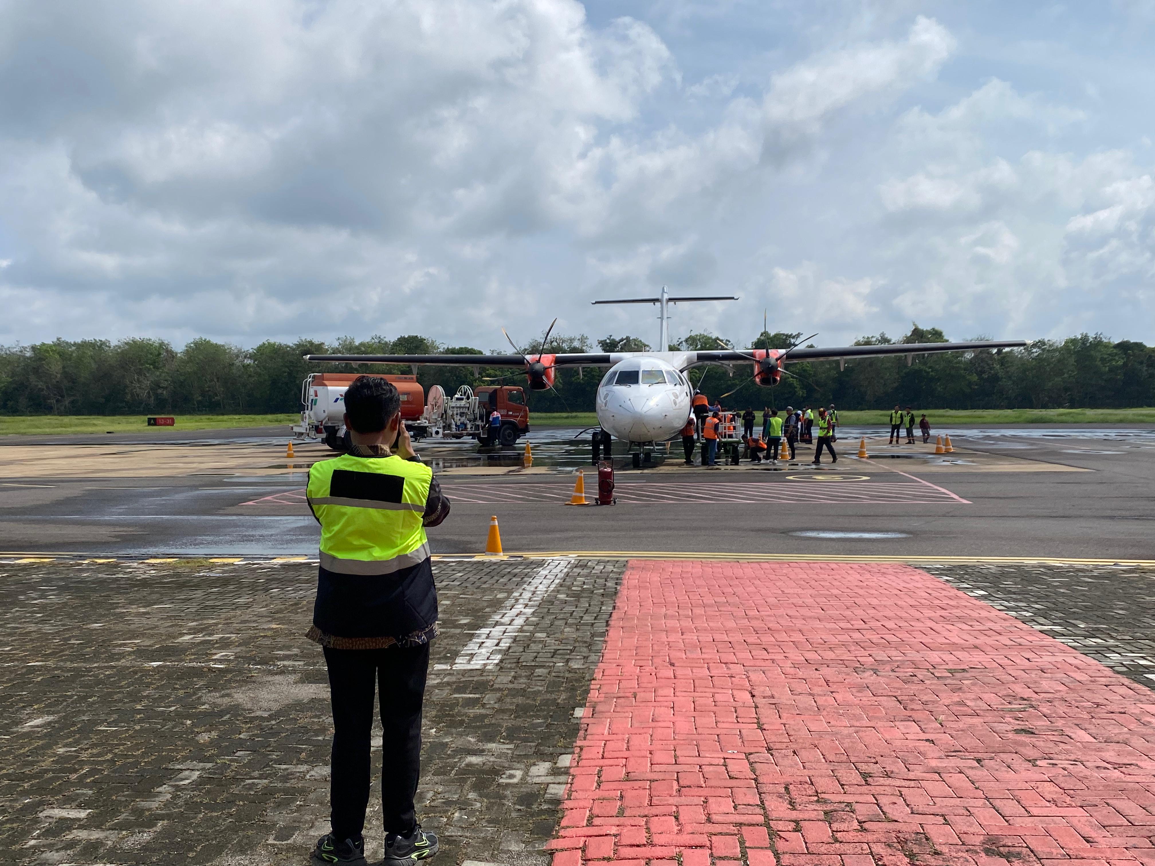 Pesawat Wings Air resmi beroperasi di Bandara H Asan Sampit. MIFTAH/KALTENGPOS.JAWAPOS.COM