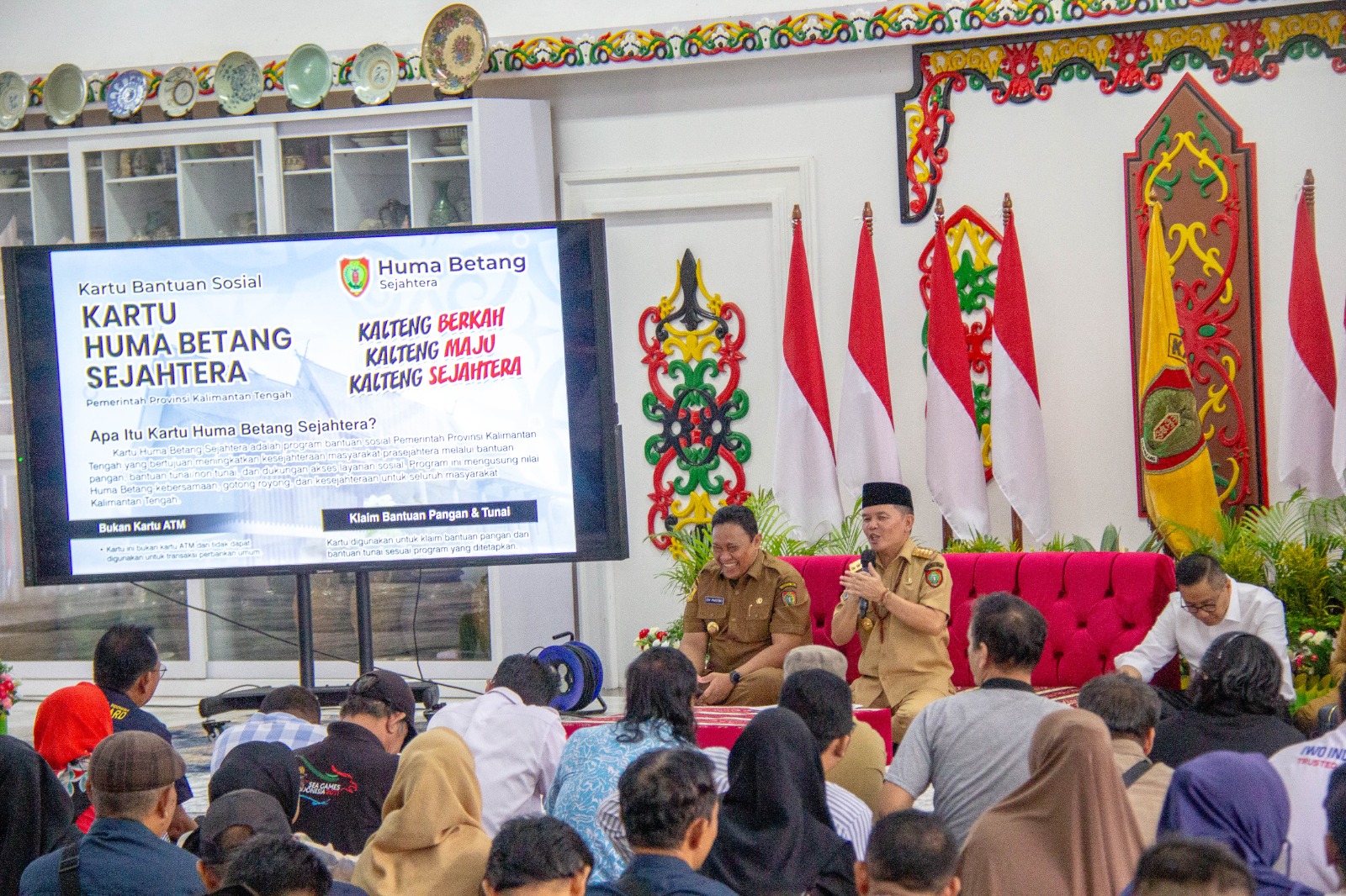 Gubernur Kalteng H Agustiar Sabran, Wagub H Edy Pratowo saat silaturahmi bersama semua unsur di Istana Isen Mulang. ARIEF PRATHAMA/KALTENG POS  