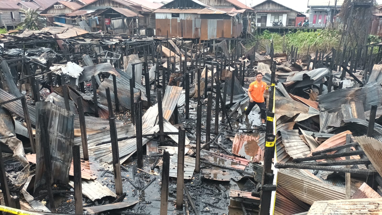 Kondisi sisa-sisa kebakaran di Gang Suka Maju. DAMKAR