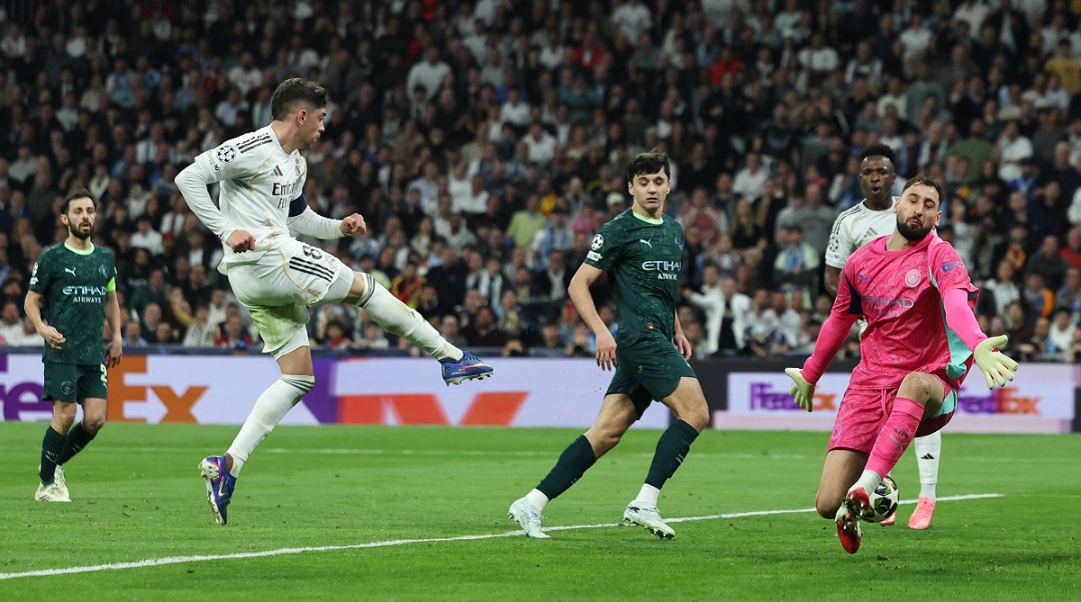 Federico Valverde mencetak gol ketiga untuk melengkapi hat-trick saat Real Madrid vs Man City di Stadion Bernab&eacute;u, Kamis (12/3/2026) dini hari WIB. (Sumber: REUTERS/Violeta Santos Moura)