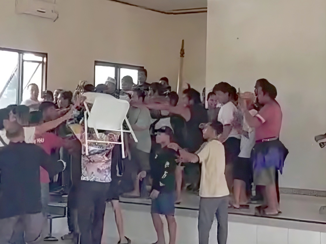 Warga yang masuk dalam kepengurusan Gapoktanhut Bagendang Raya ricuh saat rapat. ANI UNTUK KALTENGPOS