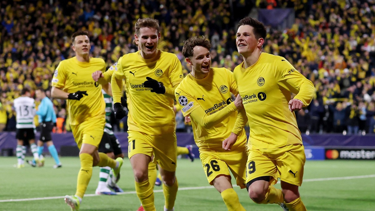 Sondre Fet berselebrasi dengan rekan timnya usai mencetak gol dari titik penalti untuk membawa Bodo/Glimt menaklukkan Sporting CP, Kamis (12/3/2026) dini hari WIB. (Sumber: Getty Images)