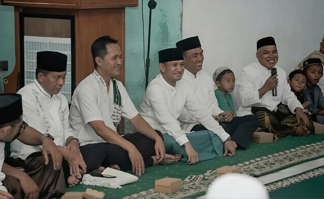 Wali Kota Palangka Raya, Fairid Naparin beserta Forkompimda mendengar aspirasi warga setempat pada safari Ramadan.