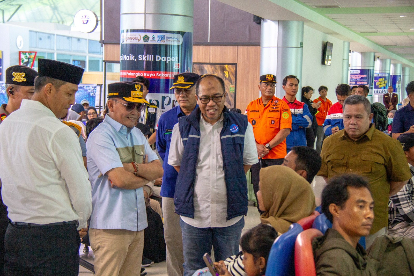 Gubernur Kalteng, H. Agustiar Sabran, meninjau langsung kondisi arus mudik di Bandara Tjilik Riwut, Sabtu (14/3/2026). ARIEF PRATHAMA/ KALTENG POS