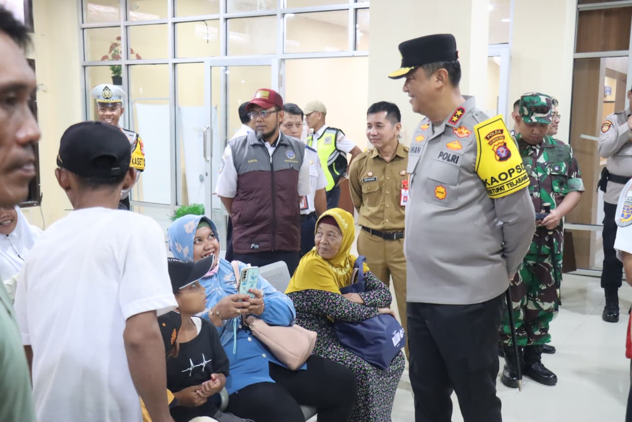  Kapolda dan Pangdam cek arus mudik di Bandara Iskandar. HUMAS