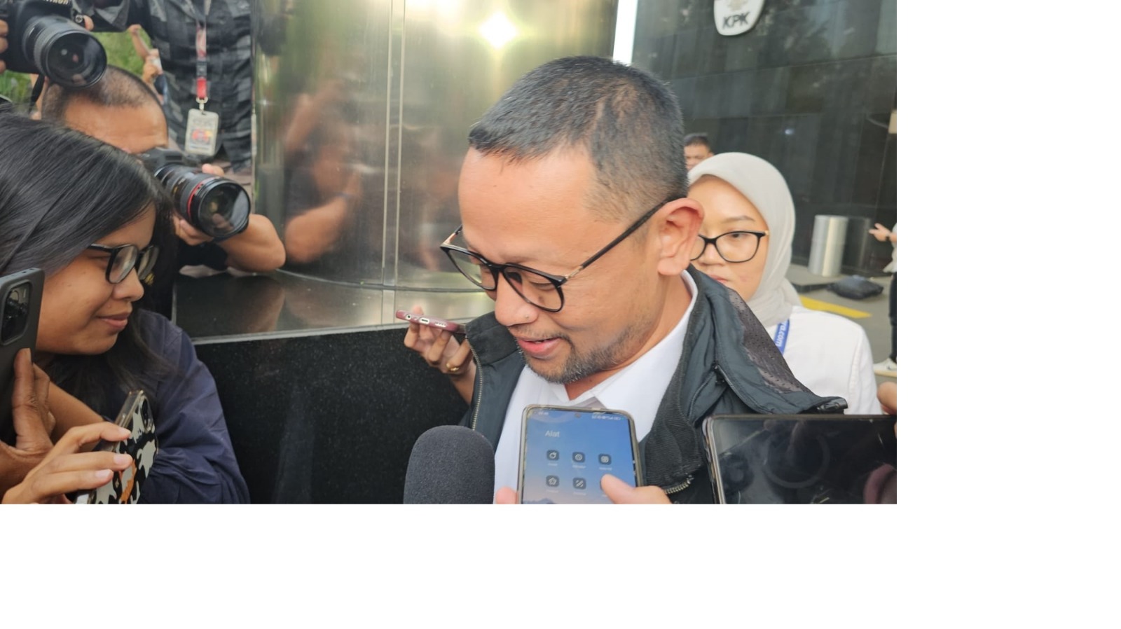 Mantan Staf Khusus (Stafsus) Menteri Agama (Menag) Ishfah Abidal Aziz alias Gus Alex rampung menjalani pemeriksaan sebagai saksi, kasus dugaan j! kuota haji di Gedung Merah Putih KPK. Dery R/JPG
