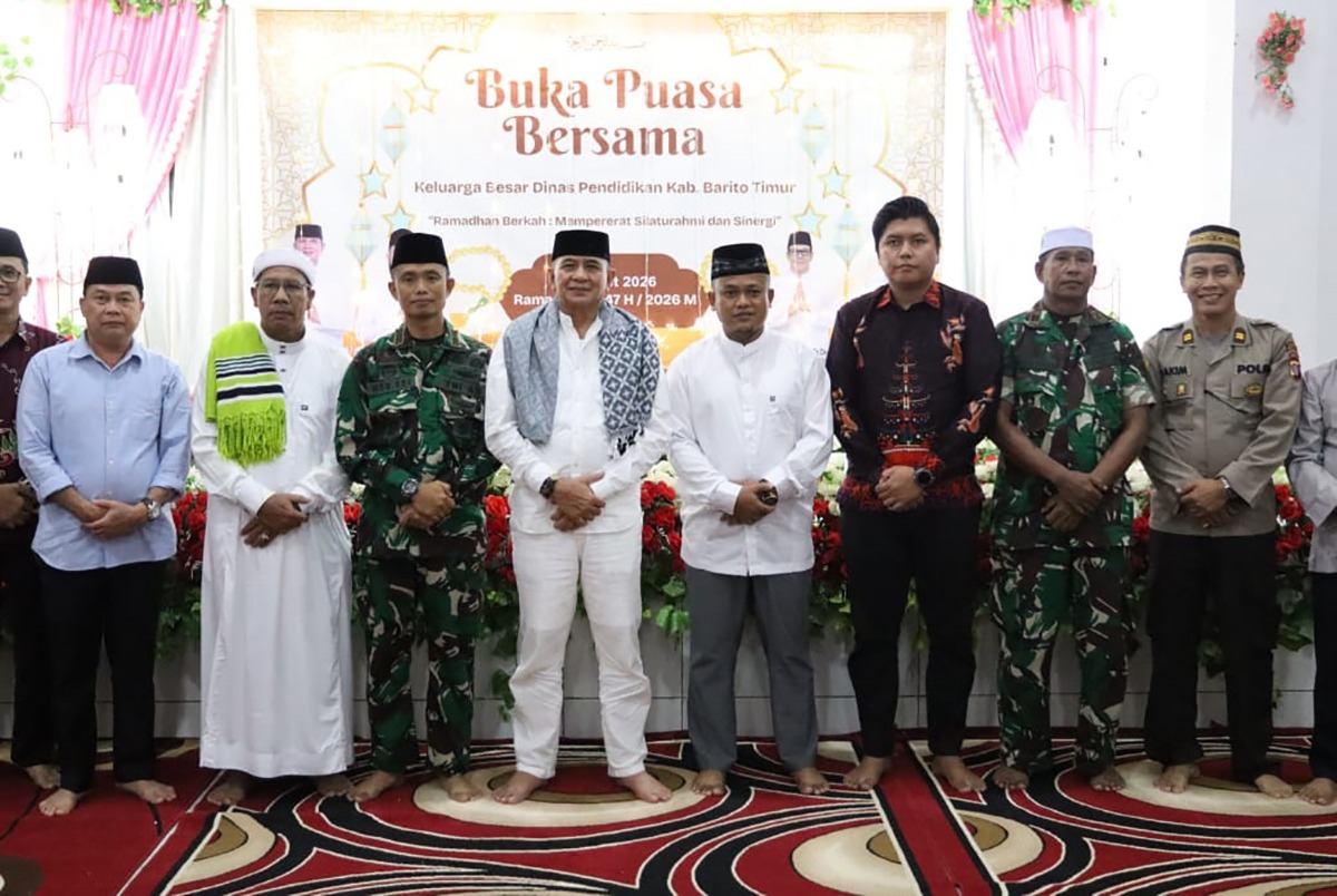 Bupati Bartim, M Yamin bersama unsur forkompimda saat acara buka puasa bersama dinas pendidikan di aula Disdik Bartim. Senin (16/3/2026).