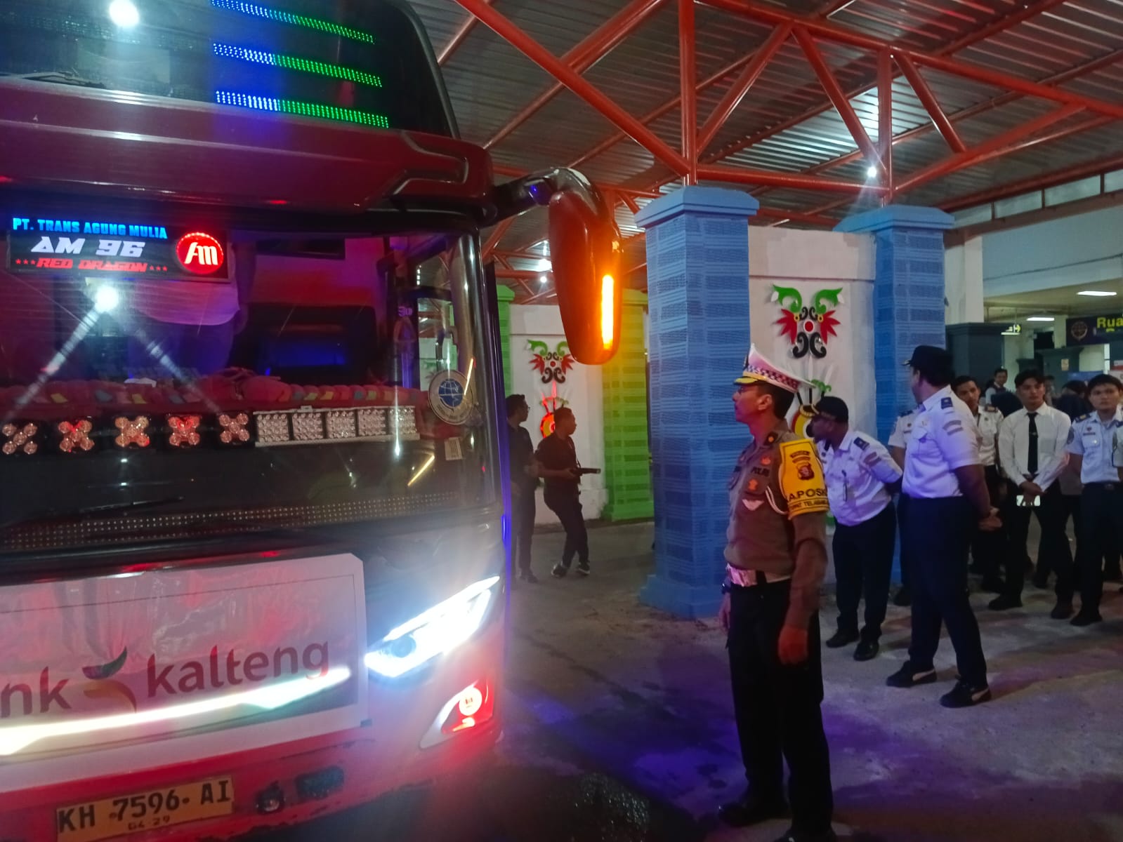 Kepolisian Polda Kalteng memantau arus mudik di WA Gara. HUMAS