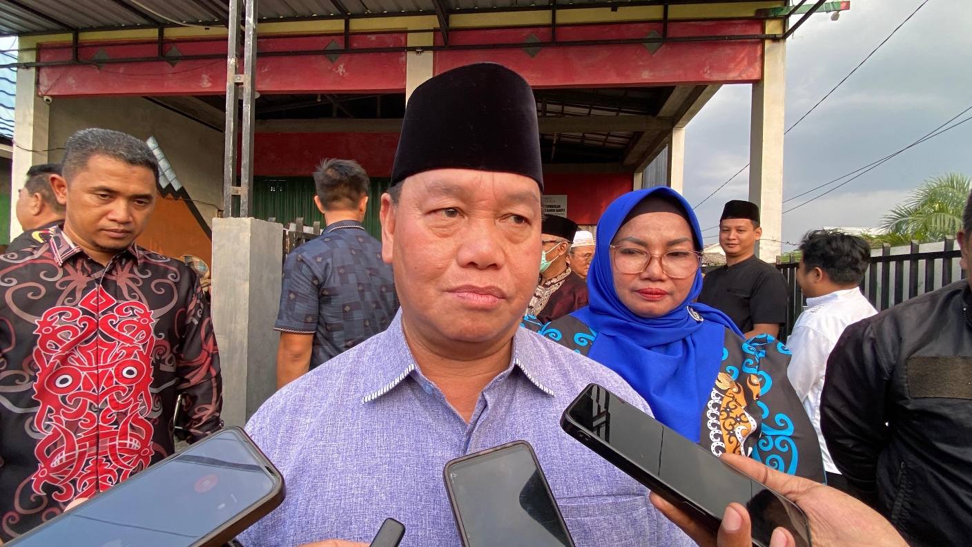 Bupati dan wakil bupati Kotim melayat ke rumah duka.  