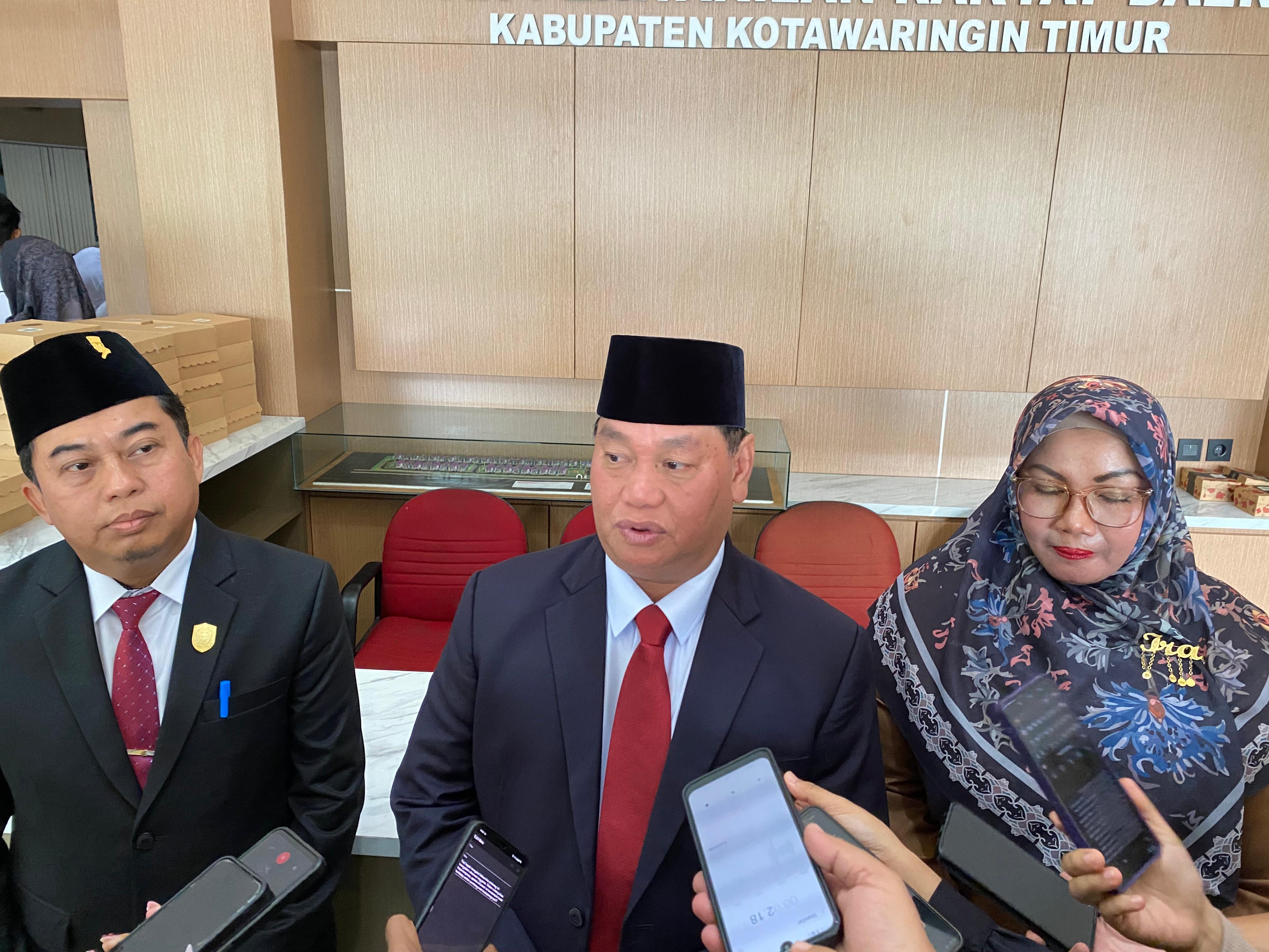 Bupati Kotim Halikinnor didampingi wakilnya dan Ketua DPRD.MIFTAH/KALTENGPOS.JAWAPOS.COM