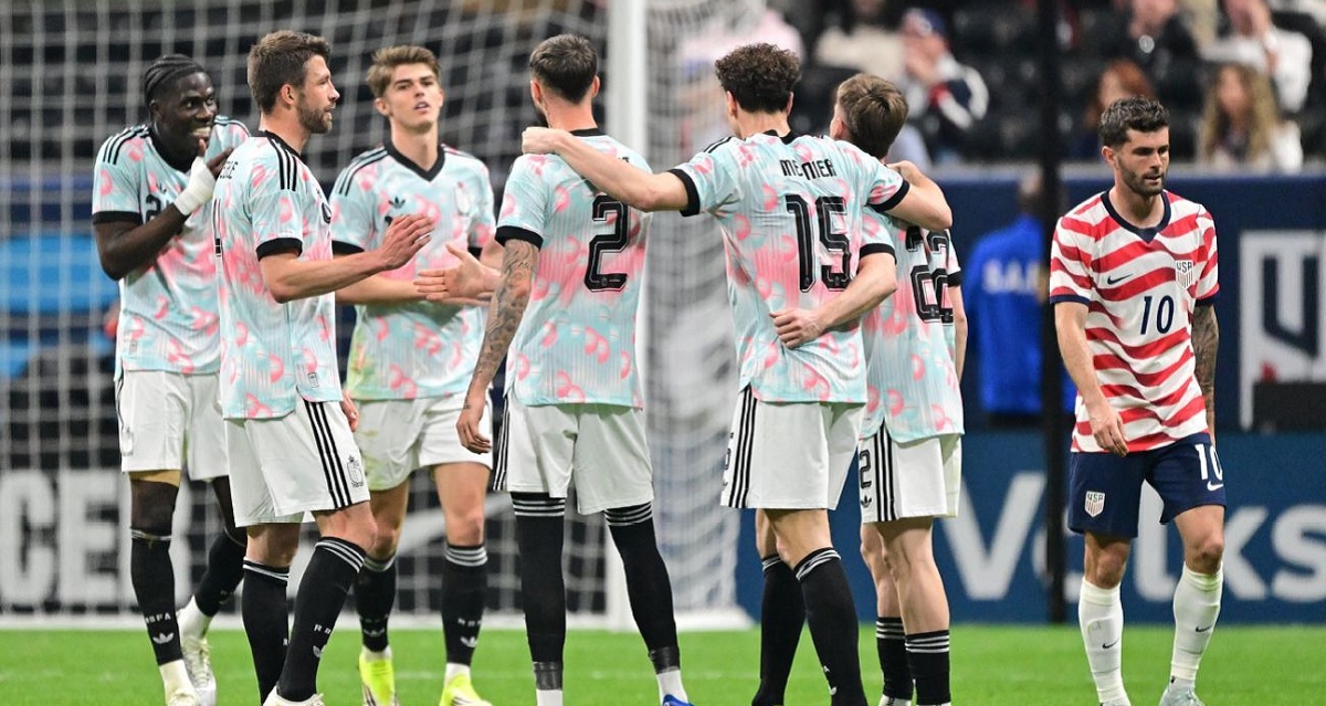 Para pemain Belgia berselebrasi usai mencetak gol ke gawang Amerika Serikat dalam laga uji coba di Atlanta's Mercedes-Benz Stadium, Minggu (29/3/2026) dini hari WIB. (Sumber: AFP via Getty Images)