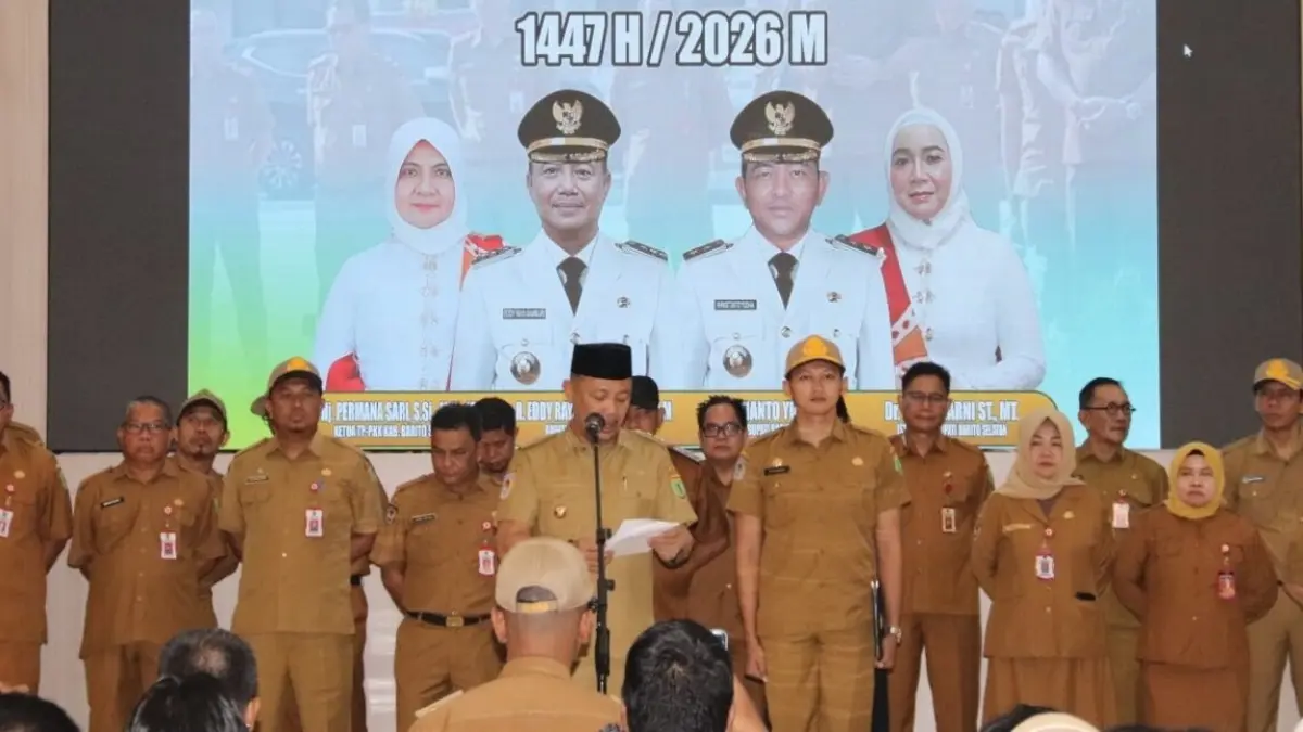 Bupati Barsel Dr. H. Eddy Raya Samsuri bersama kepala PD dan para ASN. DENAR/KALTENG POS