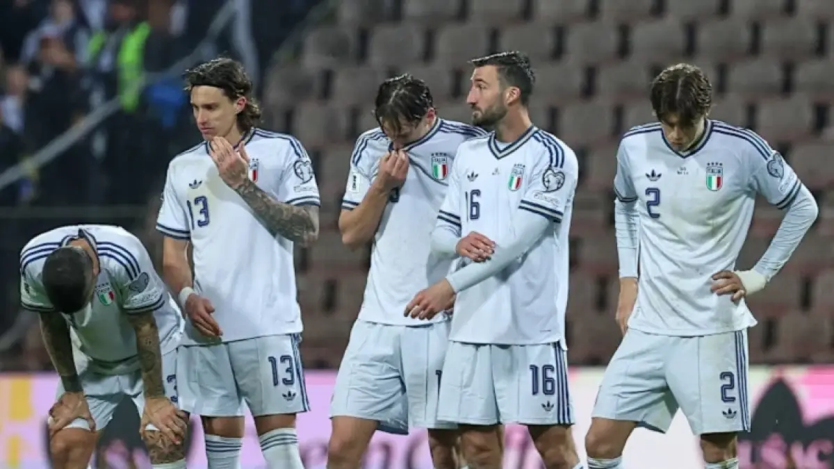 Timnas Italia gagal ketiga kalinya untuk tampil di Piala Dunia setelah kalah adu penalti melawan Bosnia-Herzegovina di Stadion Billino Polje, Zenica, Rabu (1/4/2026) dini hari WIB. (Sumber: AP Photo)