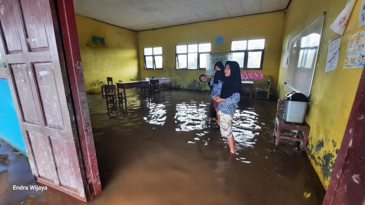 Banjir rob di pesisir Sampit.BPBD