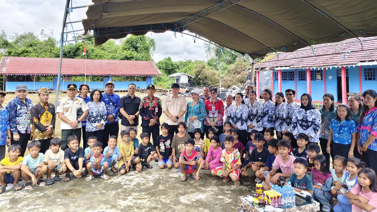 Disdik Kapuas salurkan bantuan di SDN 1 Lamunti.HUMAS