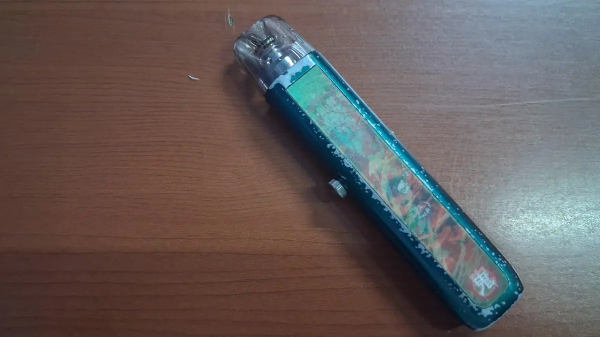 Perbedaan pod geter dan vape. AGUS PRAMONO/KALTENG POS.JAWAPOS.COM
