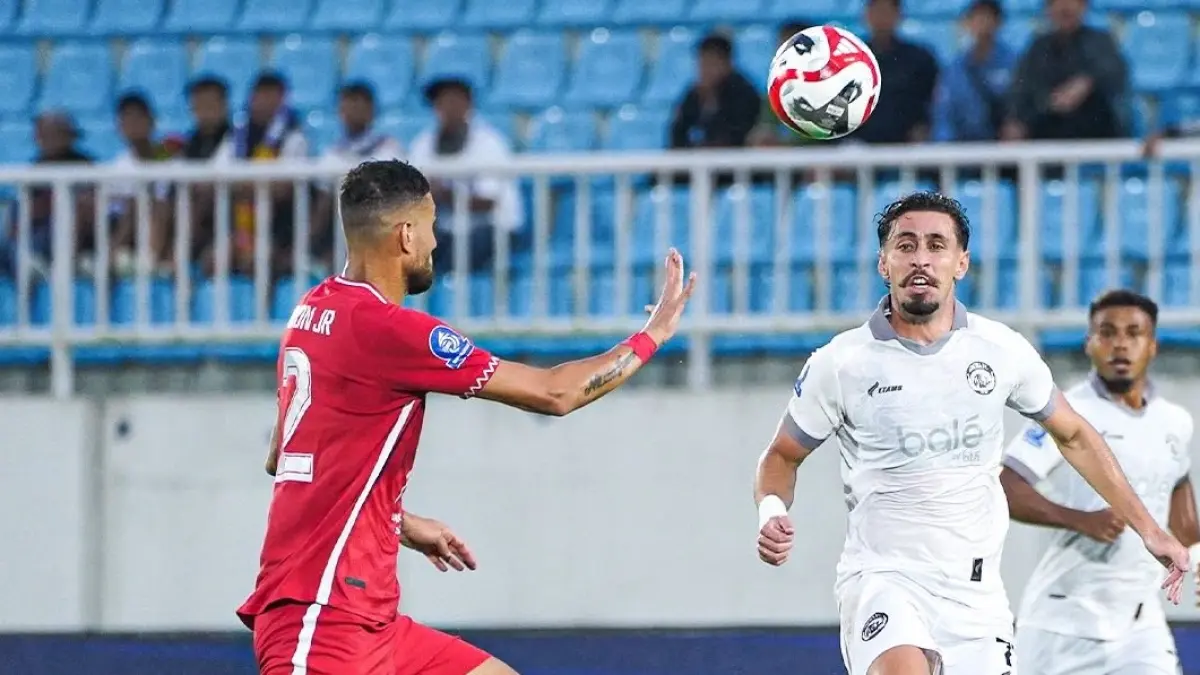 Laga seru pekan ke-26 BRI Super League antara Arema FC vs Malut United di Stadion Kanjuruhan, Jumat (3/4/2026) berakhir dengan skor imbang 1-1. (Sumber: Instagram@aremafcofficial)
