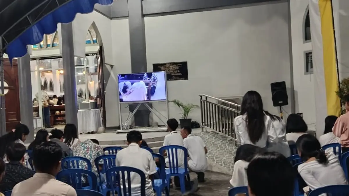 Umat Katolik khusyuk mengikuti ekaristi pada perayaan Kamis Putih di Gereja Katedral Santa Maria Palangka Raya, Kamis (2/4/2026) malam WIB. (Sumber: dok. pribadi Ando)