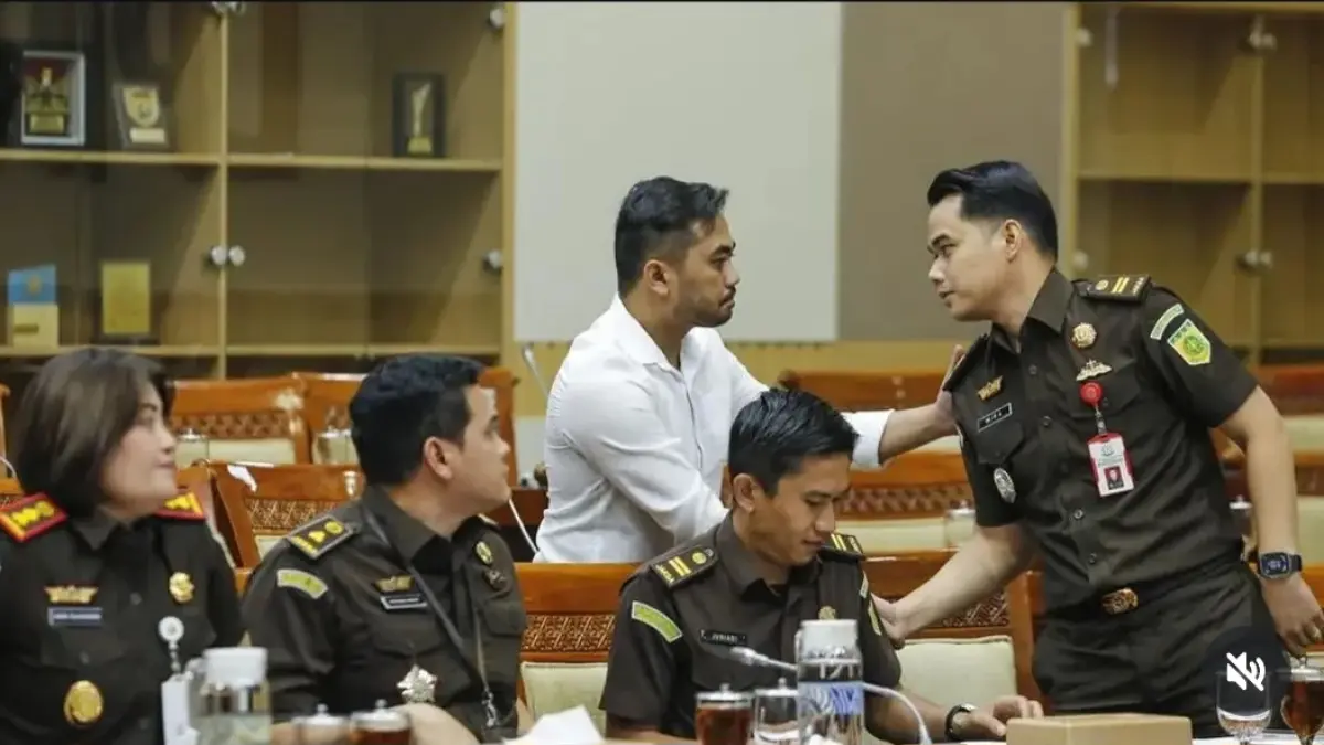 Amsal Sitepu saat bersalaman dengan jaksa Kejari Karo.INSTAGRAM AMSAL