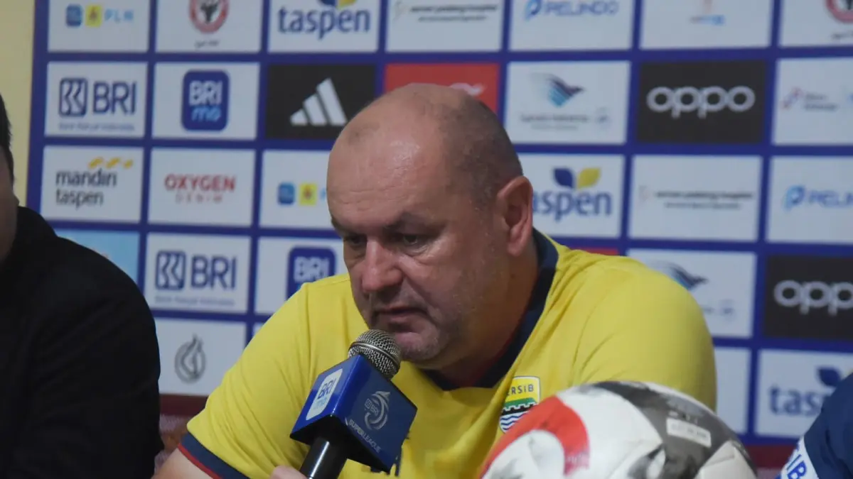 Bojan Hodak menjelang laga melawan Semen Padang.PERSIB