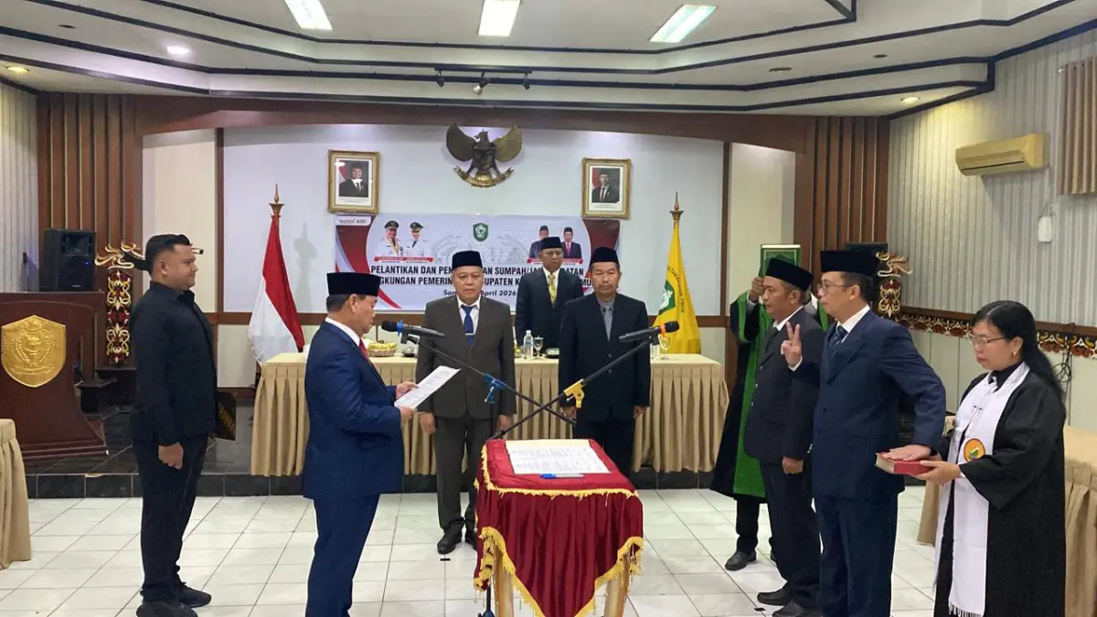 Bupati Kotim Halikinnor melantik pejabat baru. MIFTAHUL ILMA/KALTENGPOS.JAWAPOS.COM