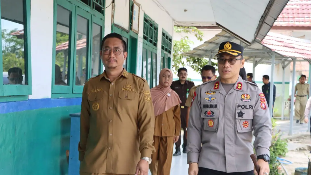 Kapolres Sukamara, AKBP Abdian Berkat Ndraha bersama Bupati Sukamara cek lokasi SPPG Kemala Presisi.HUMAS