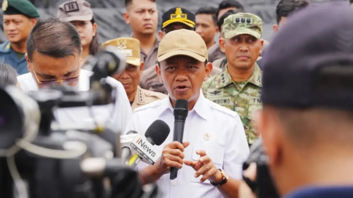 Menteri Energi dan Sumber Daya Mineral (ESDM), Bahlil Lahadalia saat berada di tambang PT AKT.PEMKAB MURUNG RAYA