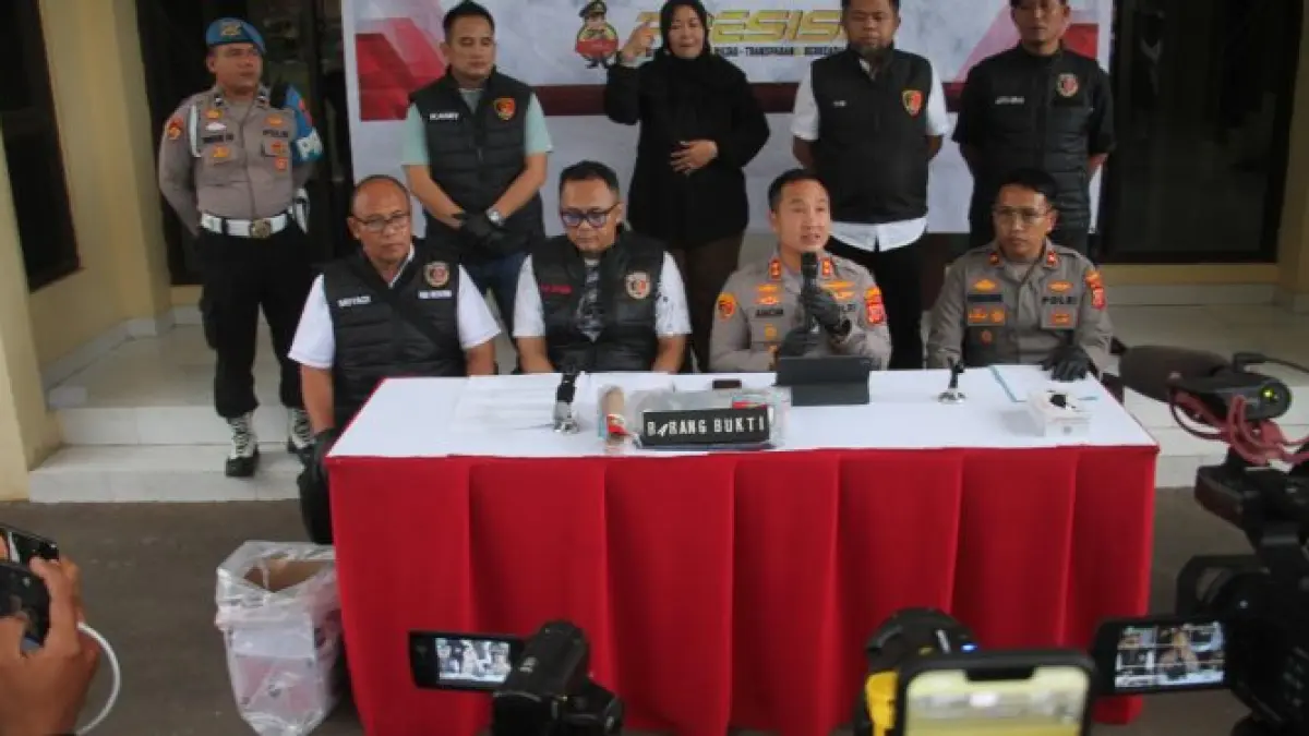 Polres Purwakarta rilis kasus pengeroyokan tuan rumah hajatan.HUMAS