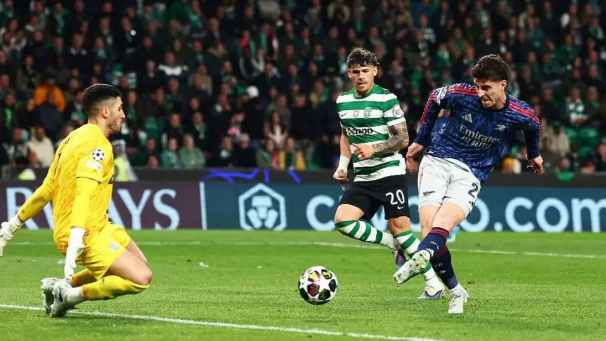 Gelandang serang Arsenal Kai Havertz mencetak gol ke gawang Sporting CP yang dijaga Rui Silva dalam pertandingan leg pertama babak perempat final UEFA Champions League 2025/2026 di Estadio Jose Alvalade, Rabu (8/4/2026) dini hari WIB. (Sumber: Reuters Photo)