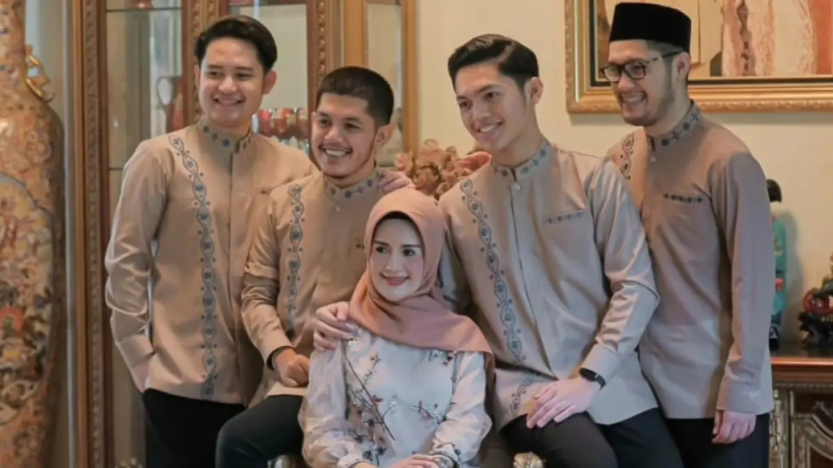 Hj Yustina Ismiati bersama.anak-anaknya semasa hidup.INSTAGRAM YUSTINA