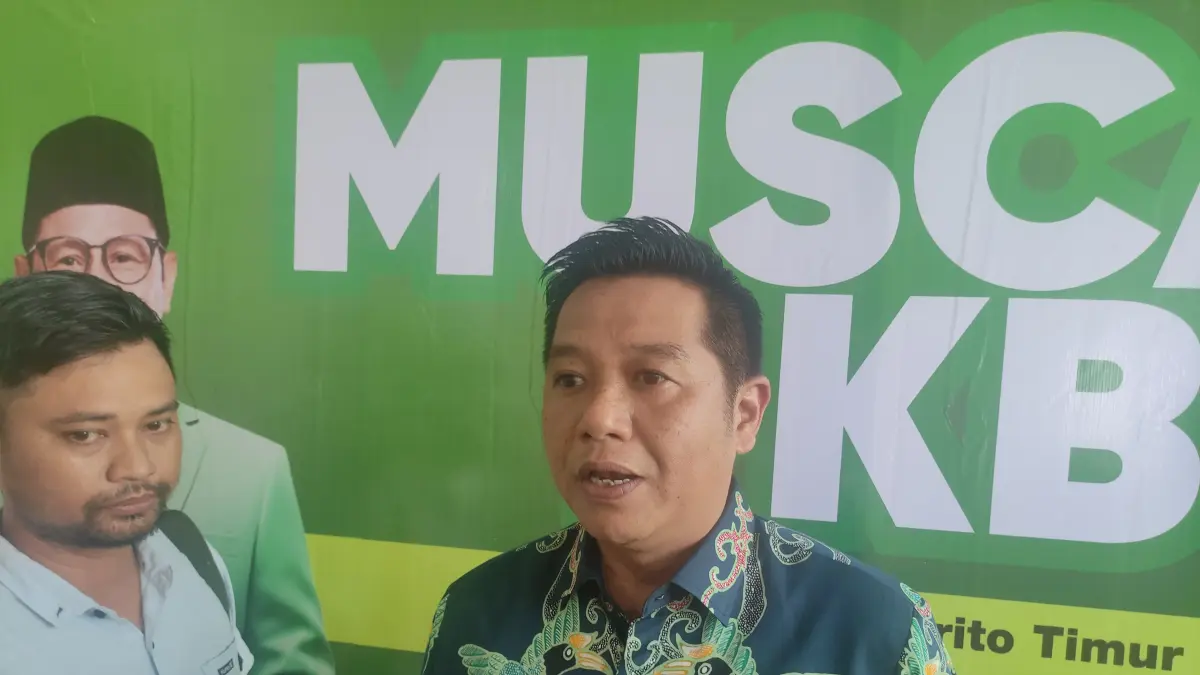 Wakil Bupati Felix saat menjelaskan kondisi Bupati Shalahuddin.RENO SAPUTRA/KALTENG POS