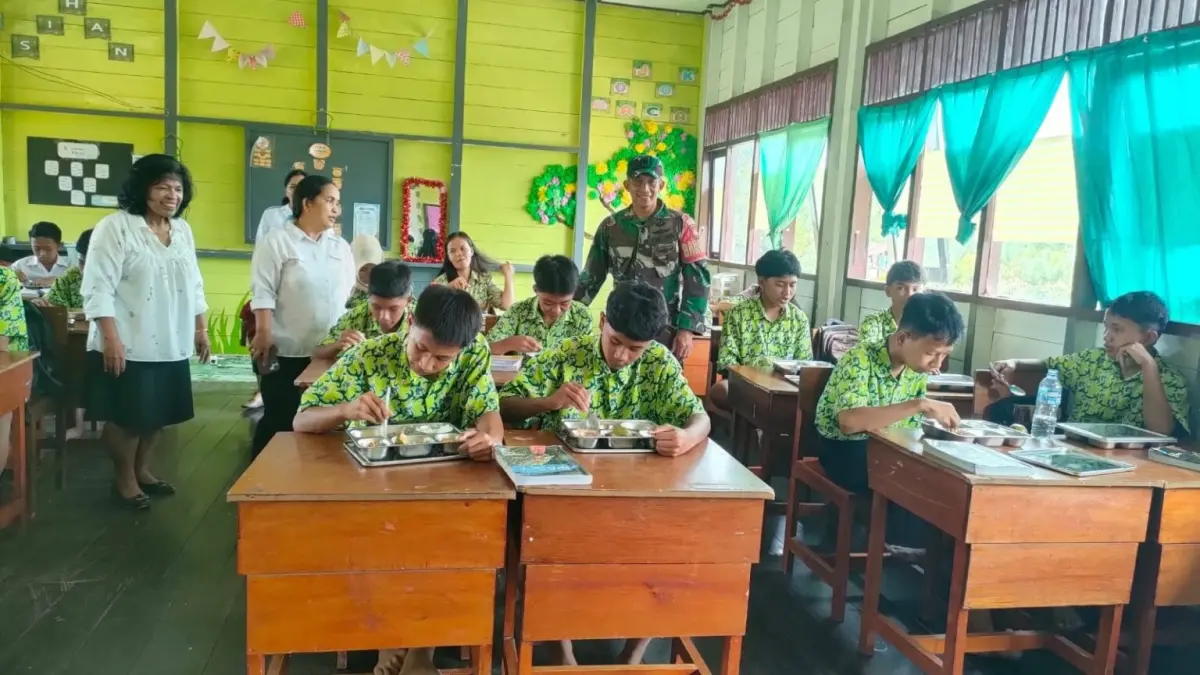 Babinsa Kodim 1017/Lamandau melakukan pemantauan program MBG. PENDAM