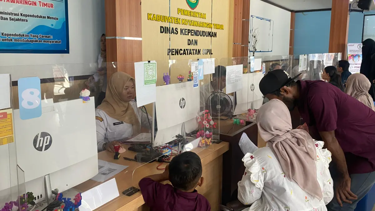 DPMPTSP Kotim, tetap menjalankan pelayanan secara penuh di kantor.MIFTAH/KALTENGPOS.JAWAPOS.COM