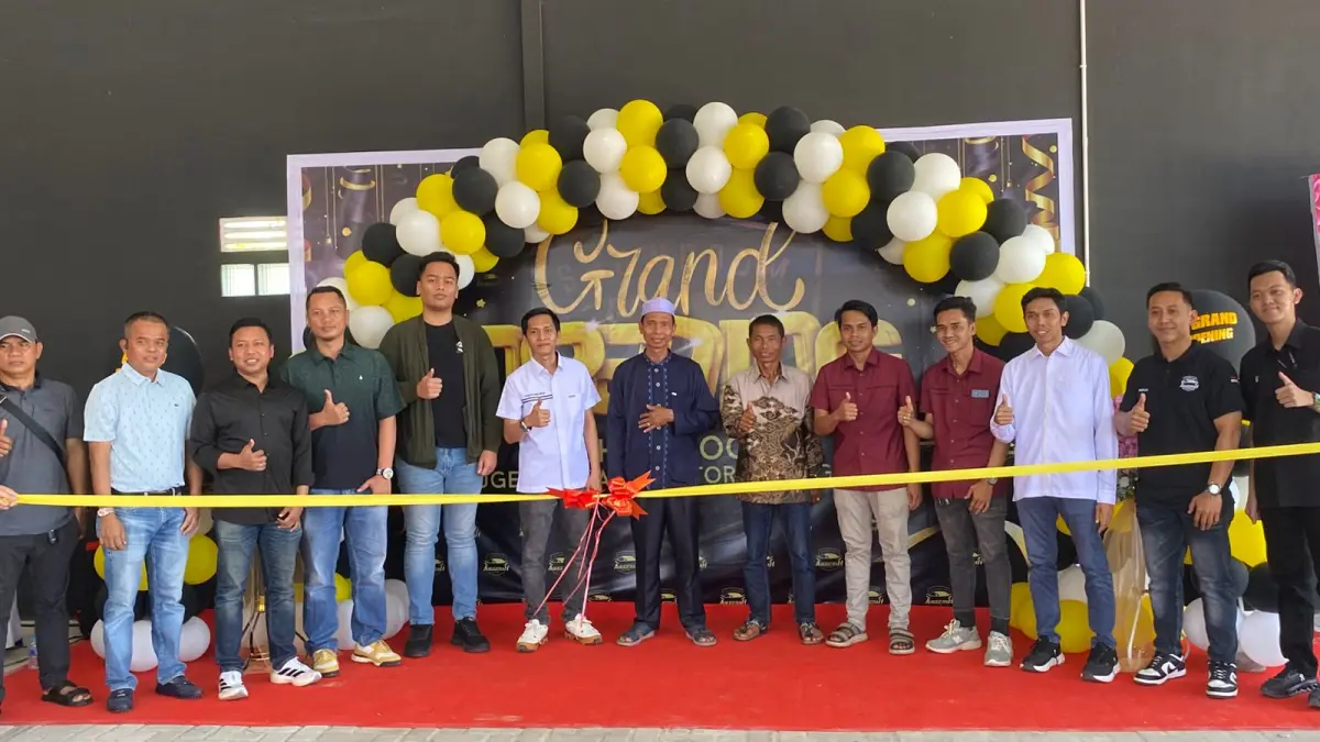Grand Opening Showroom Anugerah Utama Motor di Jalan RTA Milono Km 7 Palangka Raya.Gilang/Kalteng Pos