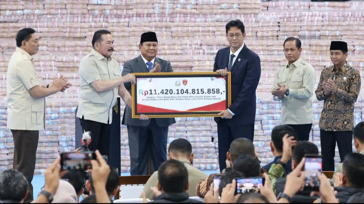 Penyerahan uang hasil kerja Satgas PKH.Badkom
