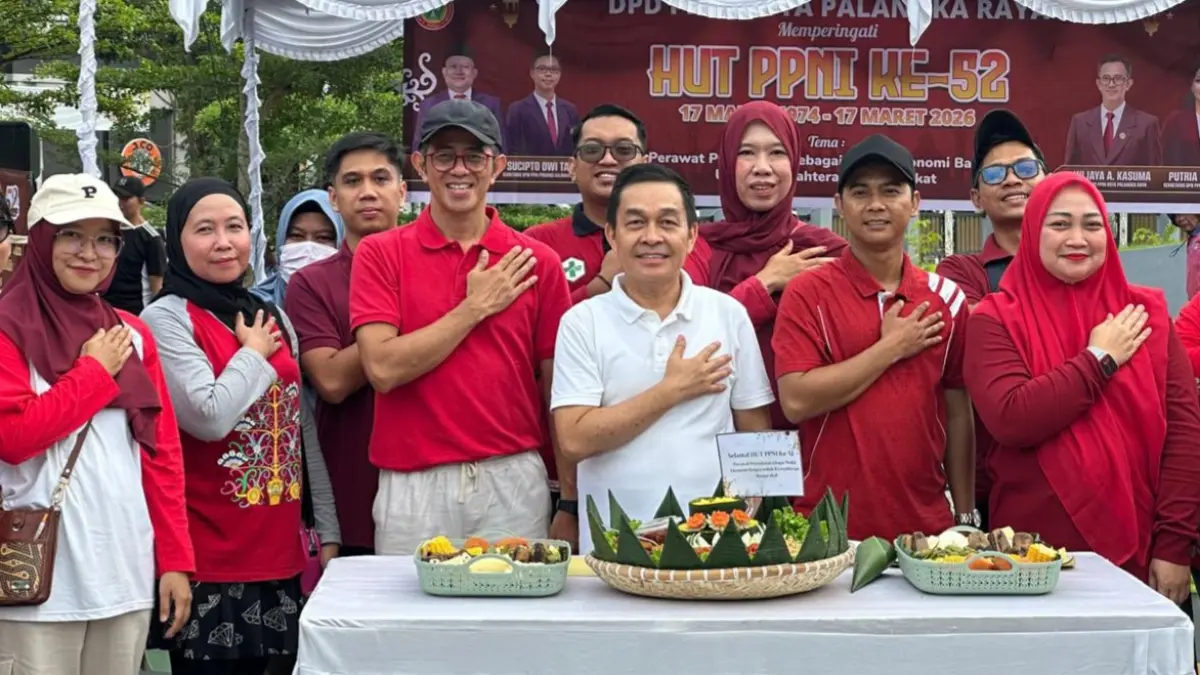 Ketua PPNI Kota Palangka Raya, Wijaya Atmaja Kasuma hadir langsung di puncak HUT.