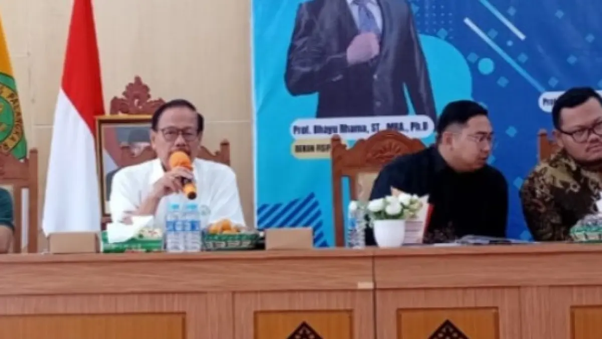 Dr Ir Rawing Rambang, MP (dua dari kiri)  acara FGD membahas sawit.Dok pribadi