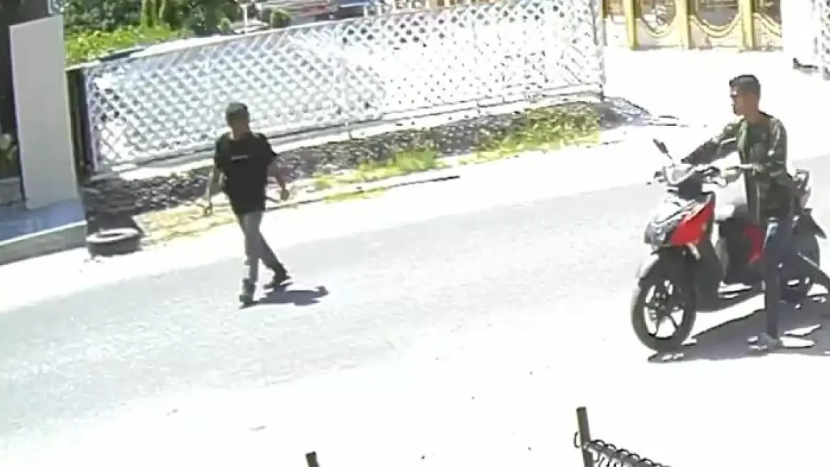 Dua pelaku curanmor terekam CCTV.Humas