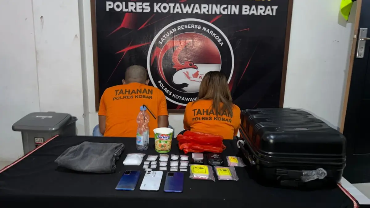 Dua pelaku pengedar naarkoba ditangkap Polres Kobar.Humas